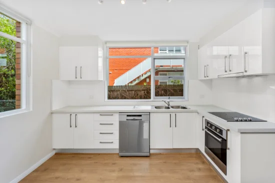 2/30 Clarence Avenue, Dee Why, NSW 2099