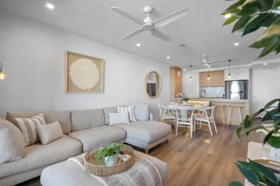 2/31 Queensland Avenue, Broadbeach, Qld 4218