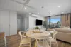 2/31 Queensland Avenue, Broadbeach, Qld 4218-Image