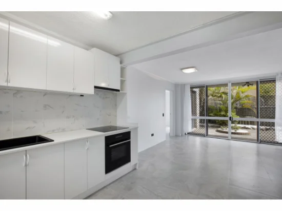 2/33 Darrambal Street, Surfers Paradise, Qld 4217