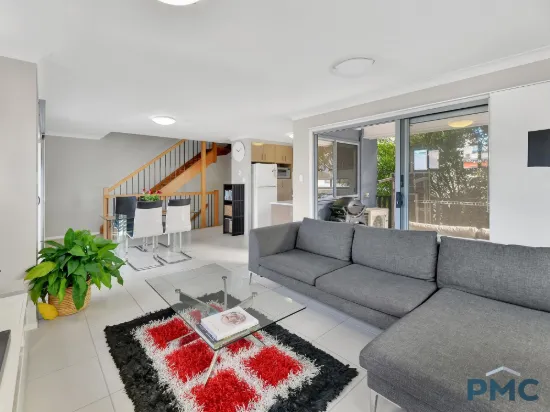 2/4 Burnley Street, Newmarket, Qld 4051