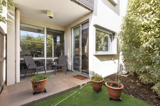 2/4 Ficinia Mews, Highton, Vic 3216
