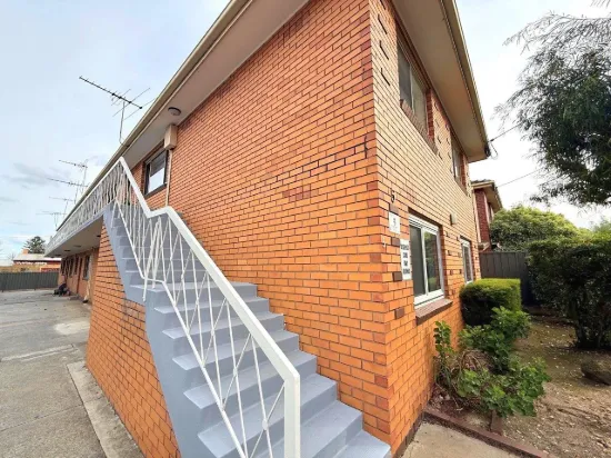 2/5 Normanby Avenue, Thornbury, Vic 3071