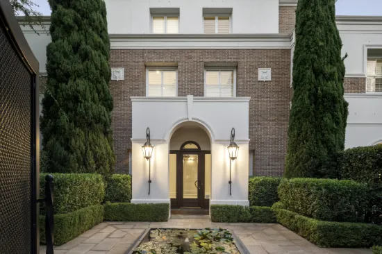 2/51 Mathoura Road, Toorak, Vic 3142