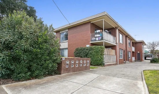 2/8 Braemar Street, Essendon, Vic 3040