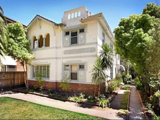 2/8a Dickens St, Elwood, Vic 3184