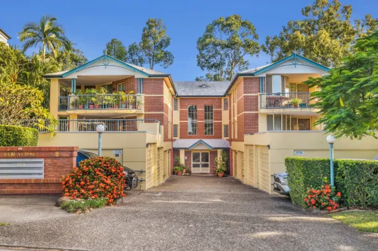 2/9 Jerdanefield Road, St Lucia, Qld 4067