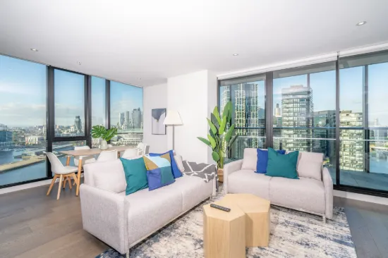 2009/915 Collins Street, Docklands, Vic 3008
