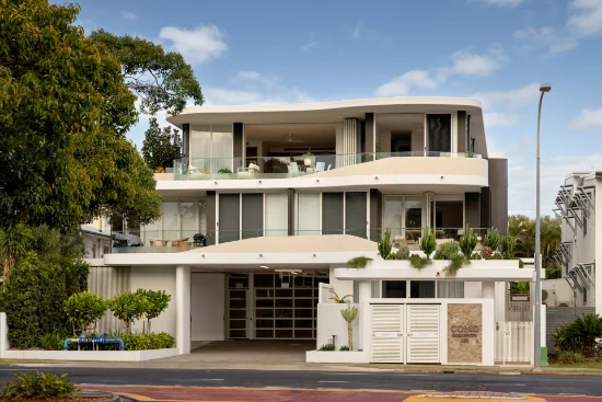 201-302/439 Esplanade, Manly, Qld 4179