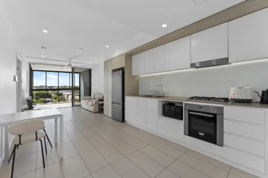 2051/123 Cavendish Road, Coorparoo, Qld 4151