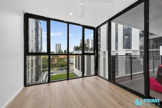 21/2729 Gold Coast Highway, Broadbeach, Qld 4218-Image