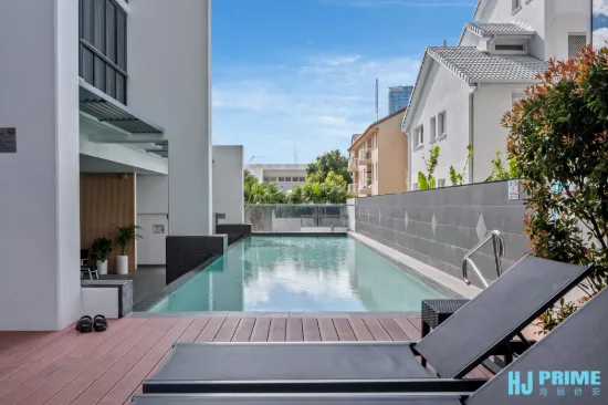 21/2729 Gold Coast Highway, Broadbeach, Qld 4218-Image