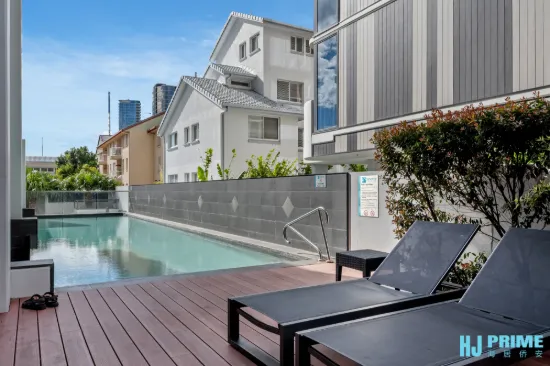 21/2729 Gold Coast Highway, Broadbeach, Qld 4218-Image