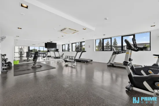 21/2729 Gold Coast Highway, Broadbeach, Qld 4218-Image