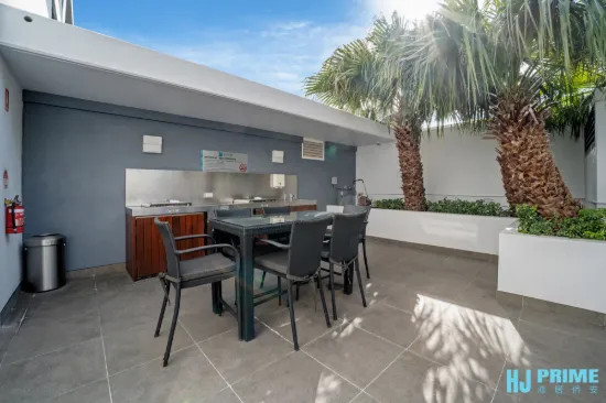 21/2729 Gold Coast Highway, Broadbeach, Qld 4218-Image