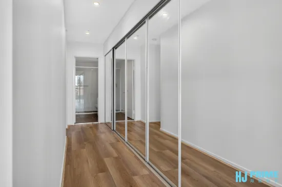 21/2729 Gold Coast Highway, Broadbeach, Qld 4218-Image