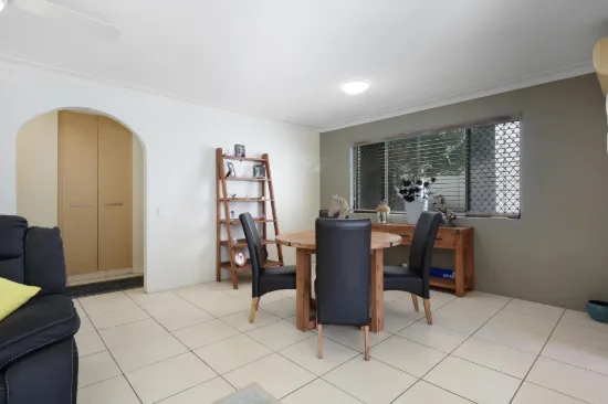 22 Woodroffe Avenue, Main Beach, Qld 4217-Image