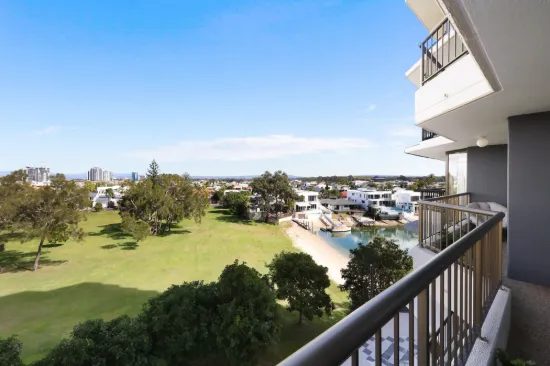 28/5 Admiralty Drive, Paradise Waters, Qld 4217