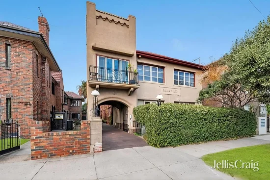 2A/19 Marine Parade, St Kilda, Vic 3182