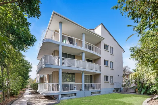 3/111 Frank Street, Labrador, Qld 4215