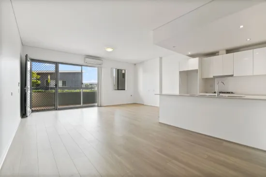 3/56 Lakeside Parade, JORDAN SPRINGS NSW 2747-Image
