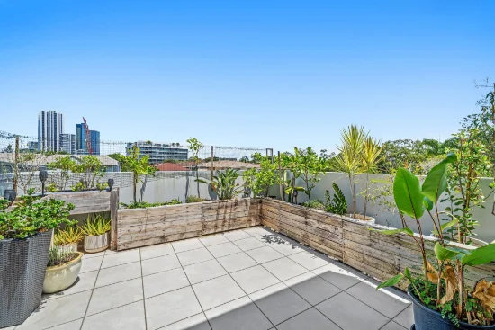 3/9 Rosewood Avenue, Broadbeach QLD 4218-Image
