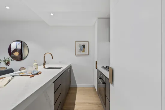 302/8 Bowen Crescent, Melbourne, Vic 3004-Image