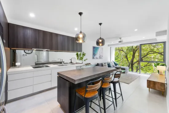 304/30 Brighton Parade, Southport, Qld 4215
