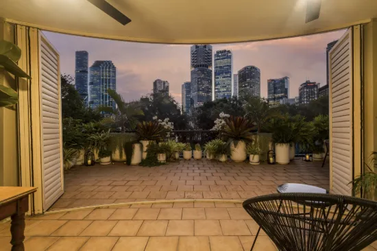 304/36 Macdonald Street, Kangaroo Point, Qld 4169