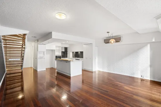 33/27 Queens Road, Melbourne, Vic 3004