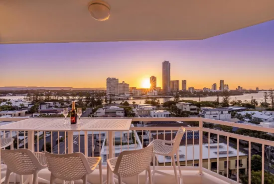 38/11-17 Hughes Avenue, Main Beach, Qld 4217
