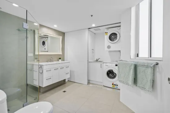 38/11-17 Hughes Avenue, Main Beach, Qld 4217-Image