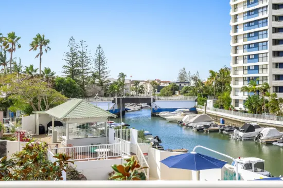 4/21 Bayview Street, Runaway Bay, Qld 4216-Image
