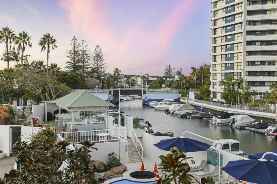 4/21 Bayview Street, Runaway Bay, Qld 4216-Image