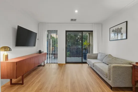4/4 McKimmie Road, Palmyra, WA 6157
