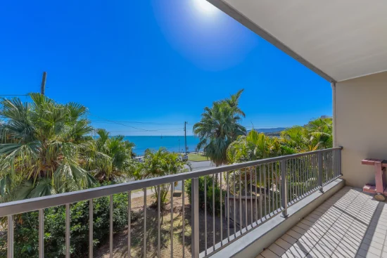 4/42 Coral Esplanade, Cannonvale, Qld 4802