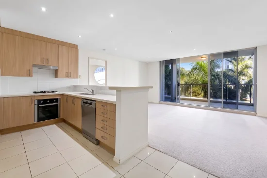 401/3 Como Crescent, Southport, Qld 4215