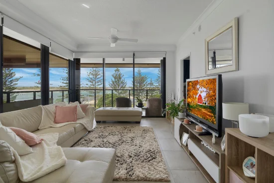 401/372 Marine Parade, Labrador QLD 4215-Image