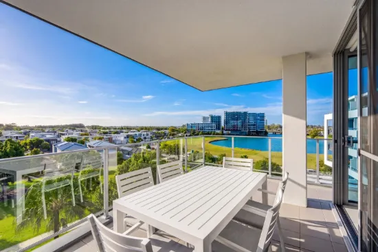411/41 Harbour Town Drive, Biggera Waters, Qld 4216