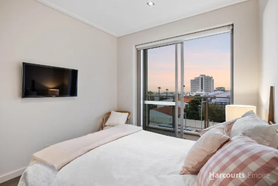 43/2 Brighton Road, Scarborough, WA 6019-Image