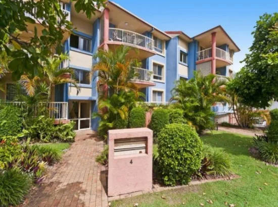 5/2-4 Mountain View Avenue, Miami, Qld 4220
