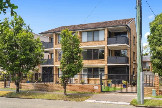 5/4 Broad Street, Labrador, Qld 4215 - For Sale