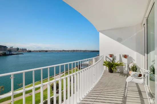 502/23 Honeysuckle Drive, Newcastle, NSW 2300