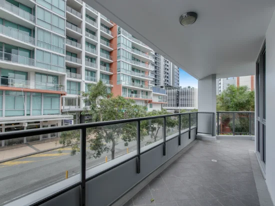 512/3 Como Crescent, Southport, Qld 4215