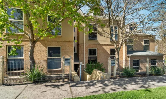 6/2 Grand Boulevard, Montmorency, Vic 3094