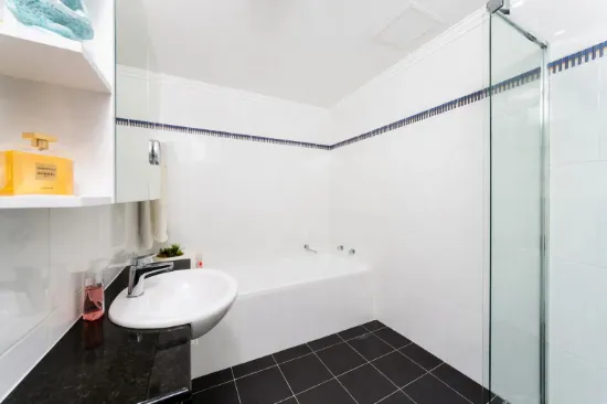 6/5 Woodroffe Avenue, Main Beach, Qld 4217-Image