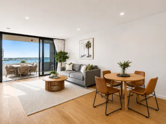 605/110 Frank Street, Labrador, Qld 4215