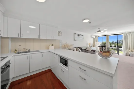 605/70 Remembrance Drive, Surfers Paradise, Qld 4217-Image