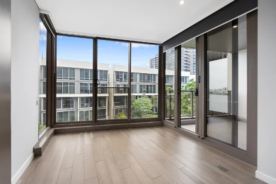 613/3 Foreshore Place, Wentworth Point, NSW 2127