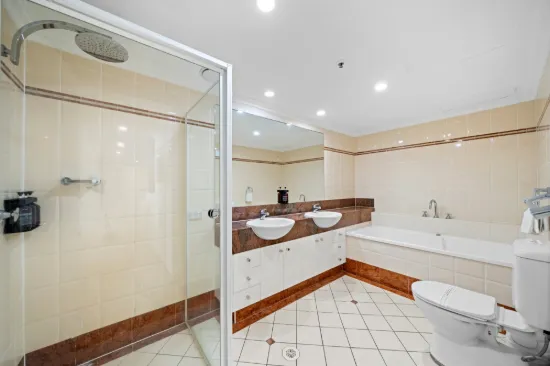68/1-9 Hughes Avenue, Main Beach, Qld 4217-Image